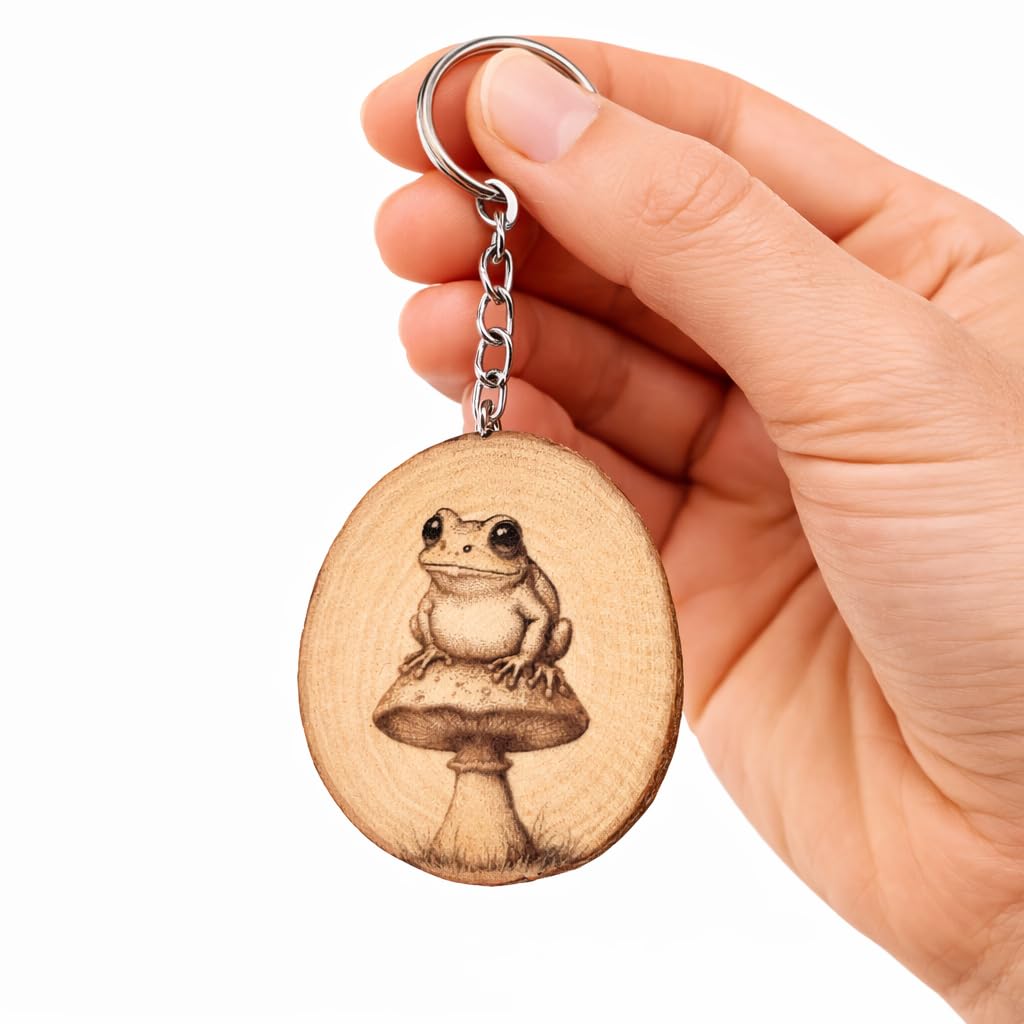 Frosch auf Fliegenpilz Lasergravierter Holz Schlüsselanhänger