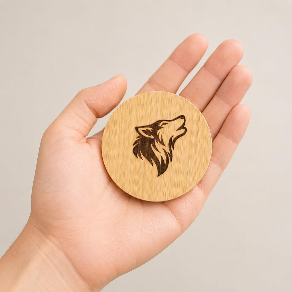 Holz Flaschenöffner Wolf Gravur aus Bambus
