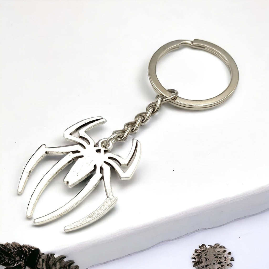 Promotech Superheld Spinne Schlüsselanhänger – Silberner Metall-Schlüsselring im Spider Design – Robustes Fan-Accessoire für Kinder & Erwachsene