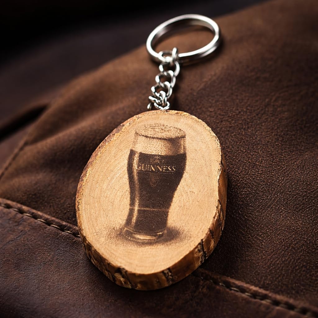 Promotech Irish Stout Bier Handgefertigter Lasergravierter Einzelstück Schlüsselanhänger aus Holz – Biermotiv, Naturholz, Geschenkidee für Bierliebhaber und Irland-Fans