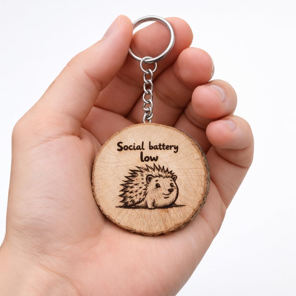 „Social Battery Low“ Holz Schlüsselanhänger