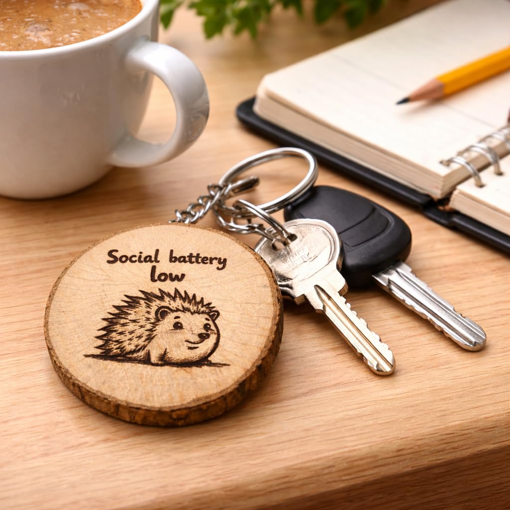 „Social Battery Low“ Holz Schlüsselanhänger