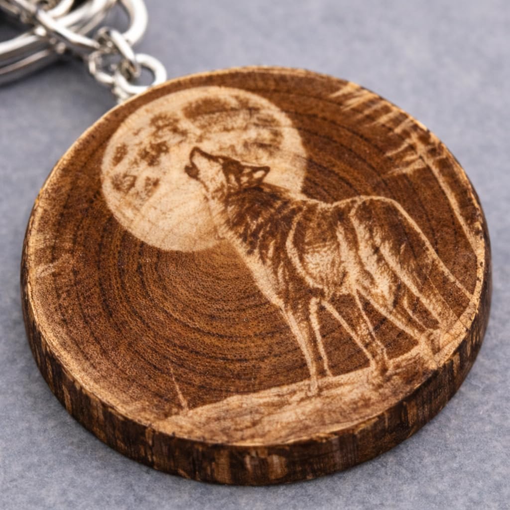 Wolf bei Vollmond Lasergravierter Holz Schlüsselanhänger