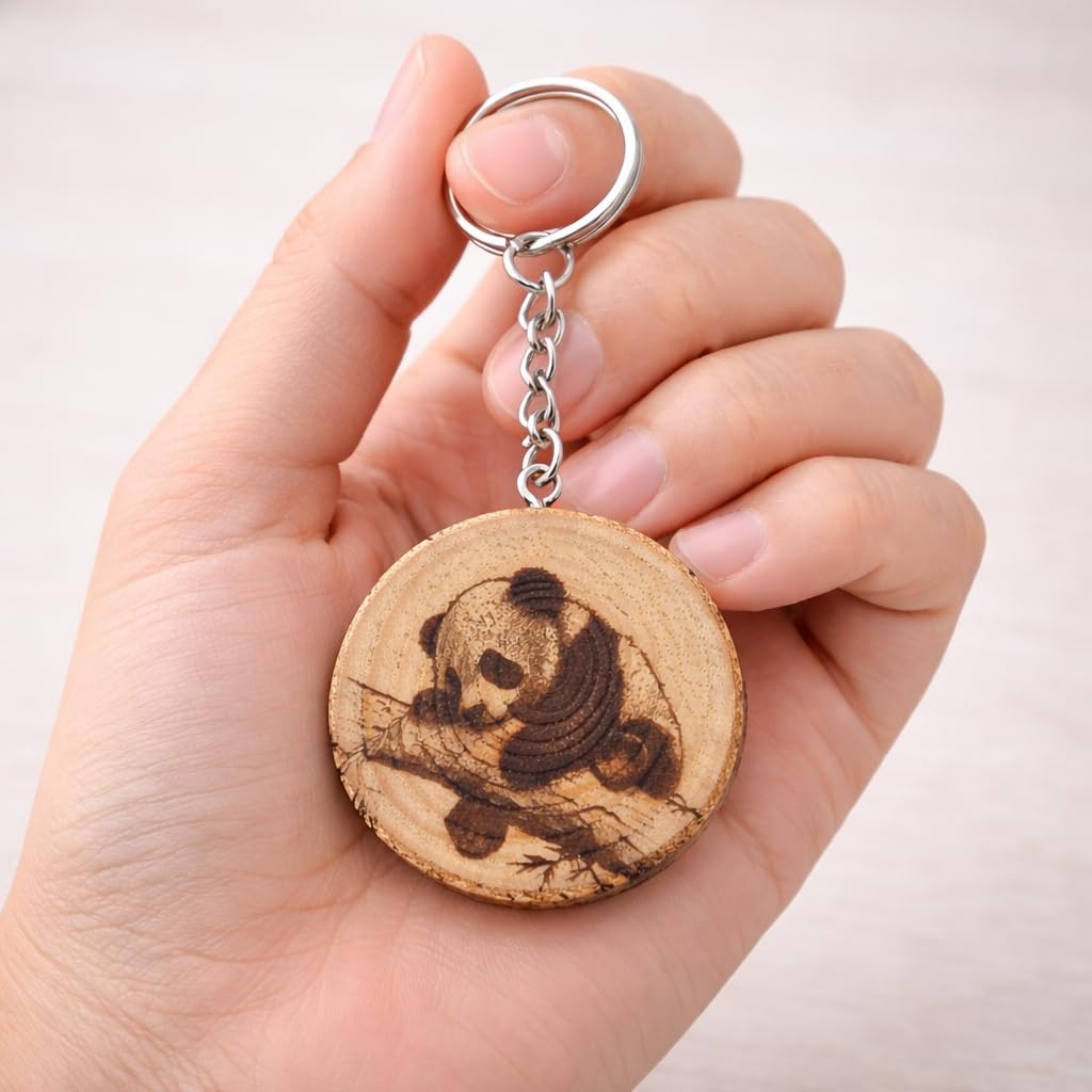 Promotech Sleeping Panda Handgefertigter Lasergravierter Einzelstück Schlüsselanhänger aus Holz – Süßes Tiermotiv, Naturholz, Geschenkidee für Panda- und Tierliebhaber