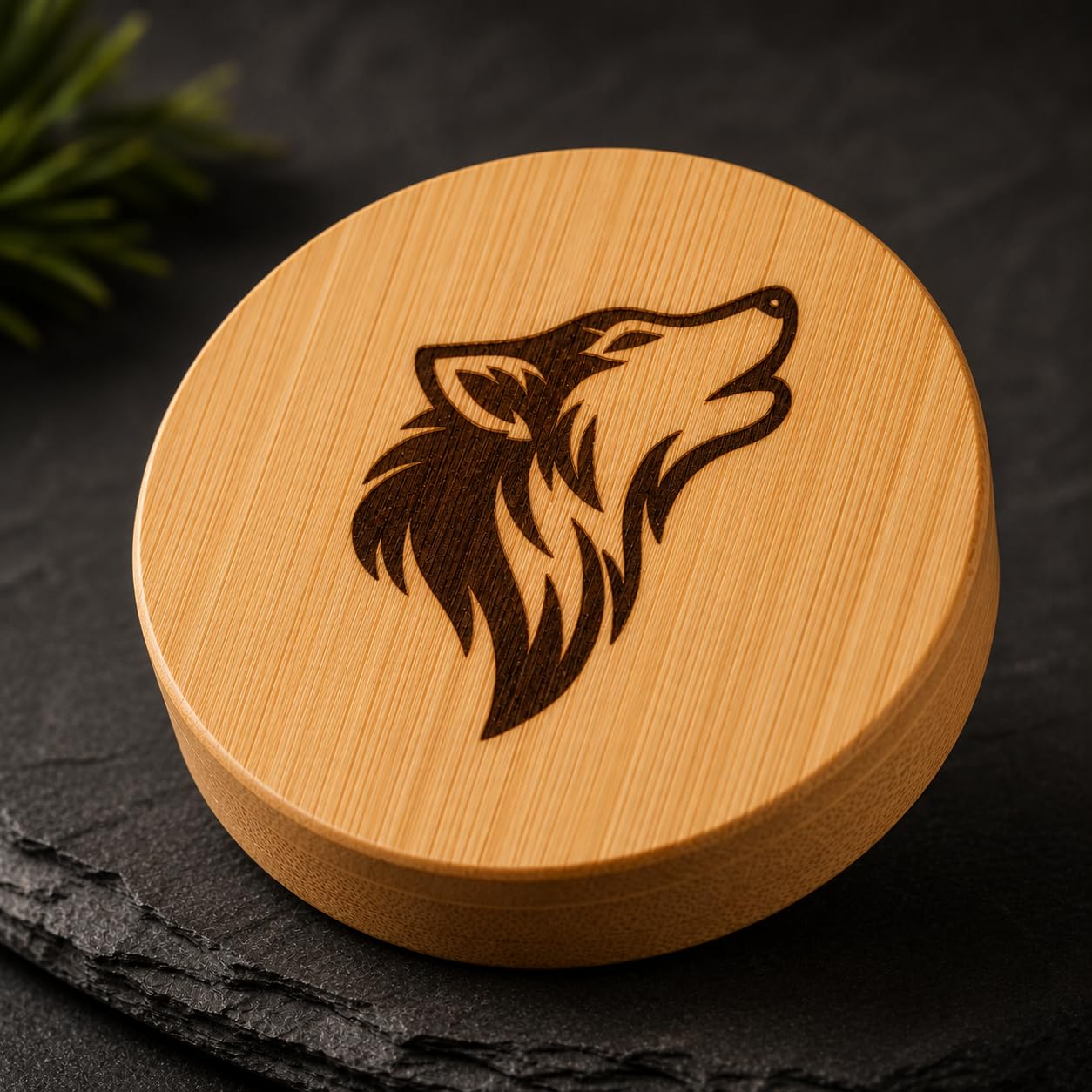 Holz Flaschenöffner Wolf Gravur aus Bambus