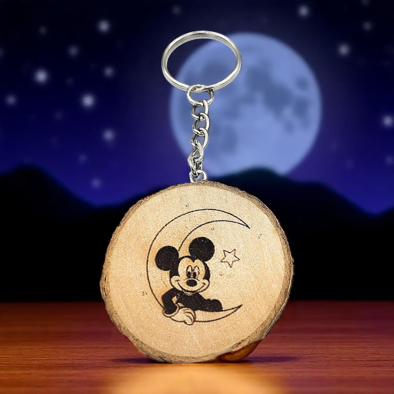 „Maus auf dem Mond“ Lasergravierter Holz Schlüsselanhänger