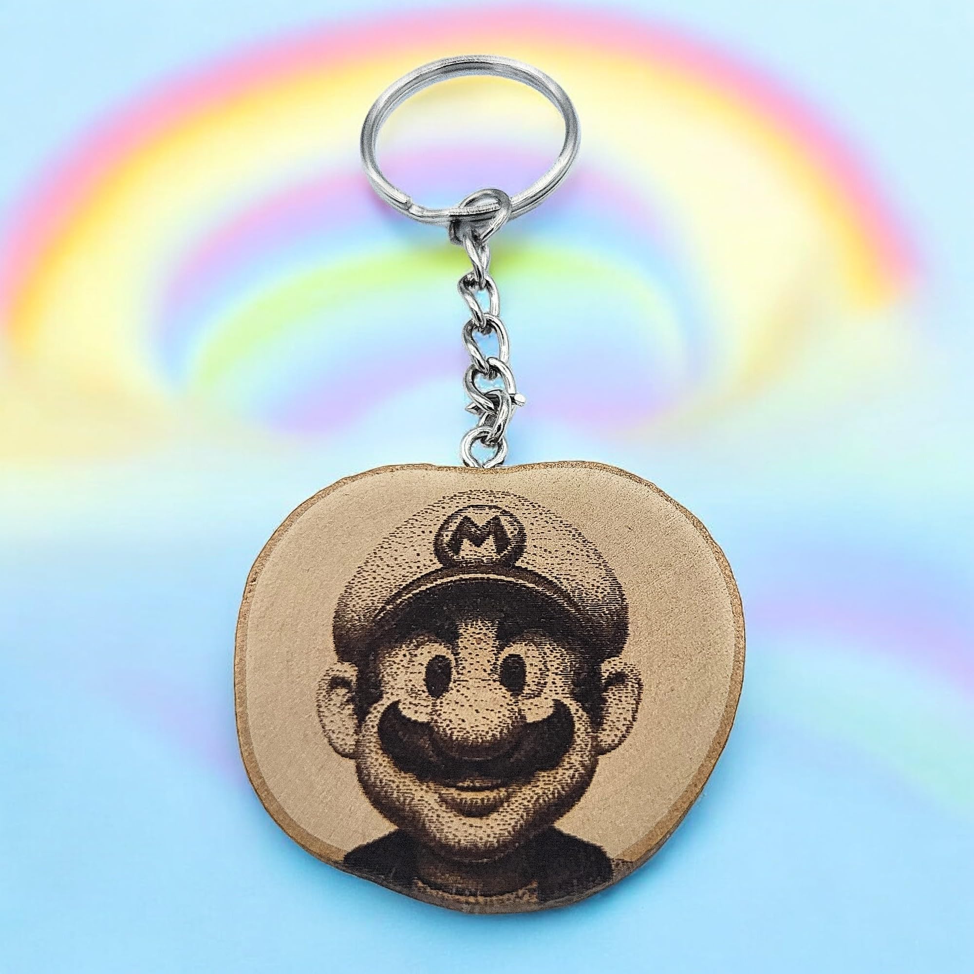 Promotech Gamer Mario Handgefertigter Lasergravierter Einzelstück Schlüsselanhänger aus Holz – Retro Videospiel Design, Naturholz, Geschenkidee für Gamer
