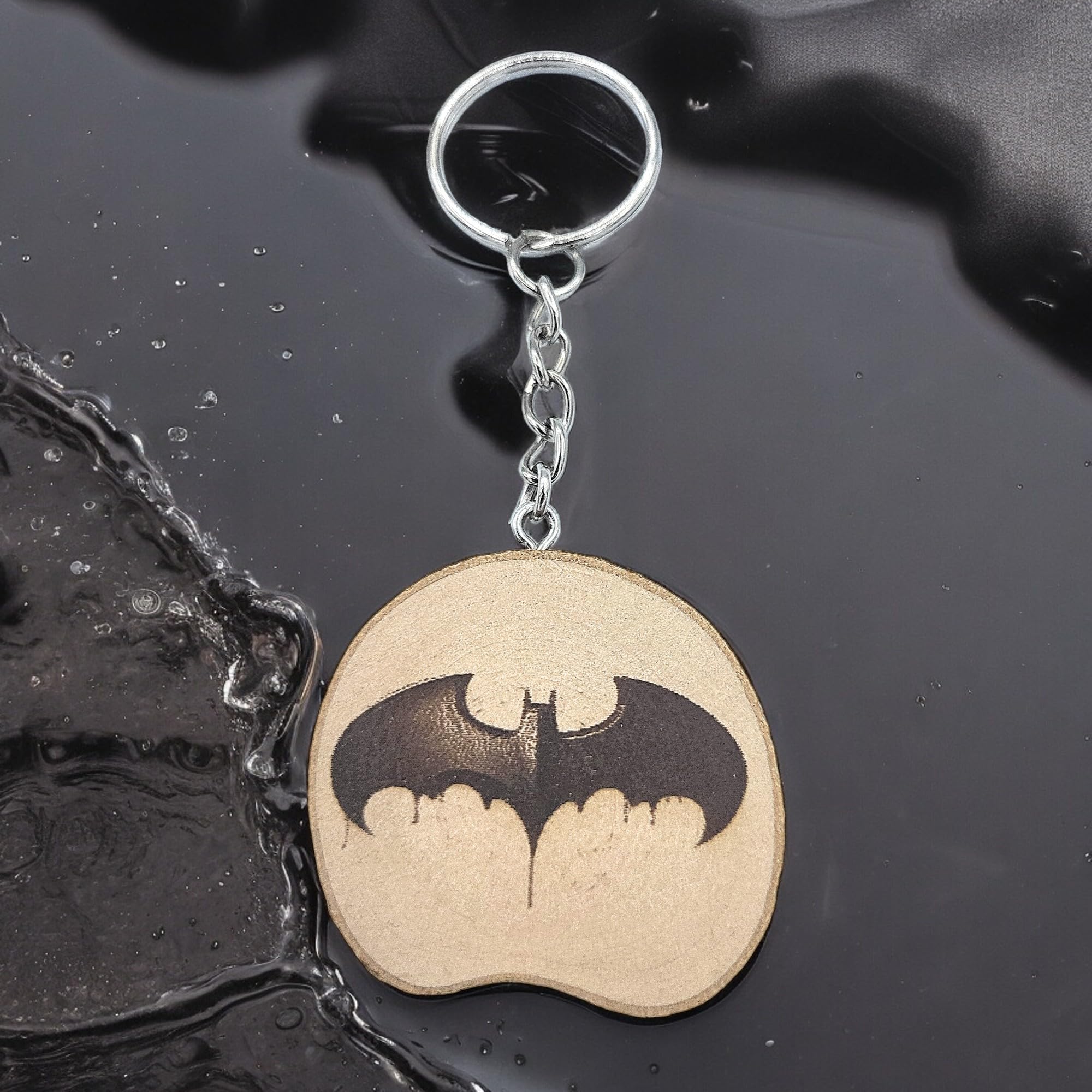 Promotech Batman Superheld Logo Handgefertigter Lasergravierter Einzelstück Schlüsselanhänger aus Holz