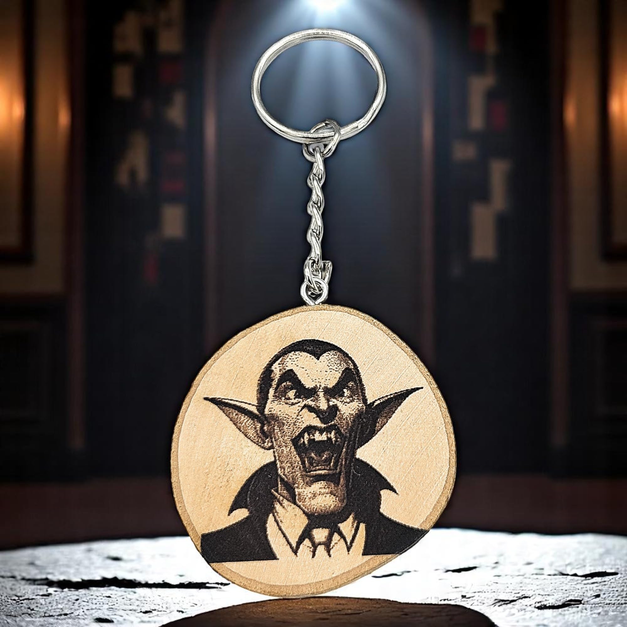 Dracula Nosferatu Vampir Lasergravierter Holz Schlüsselanhänger