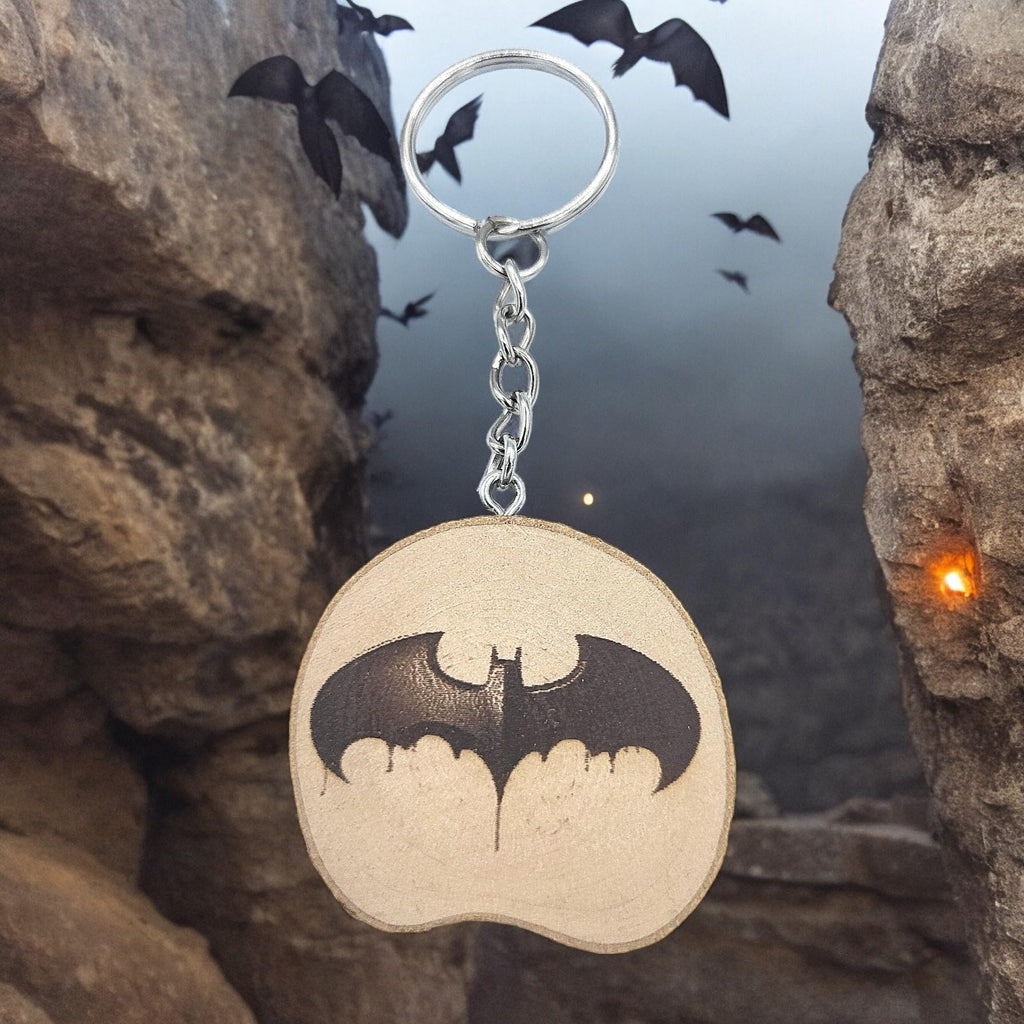 Promotech Batman Superheld Logo Handgefertigter Lasergravierter Einzelstück Schlüsselanhänger aus Holz