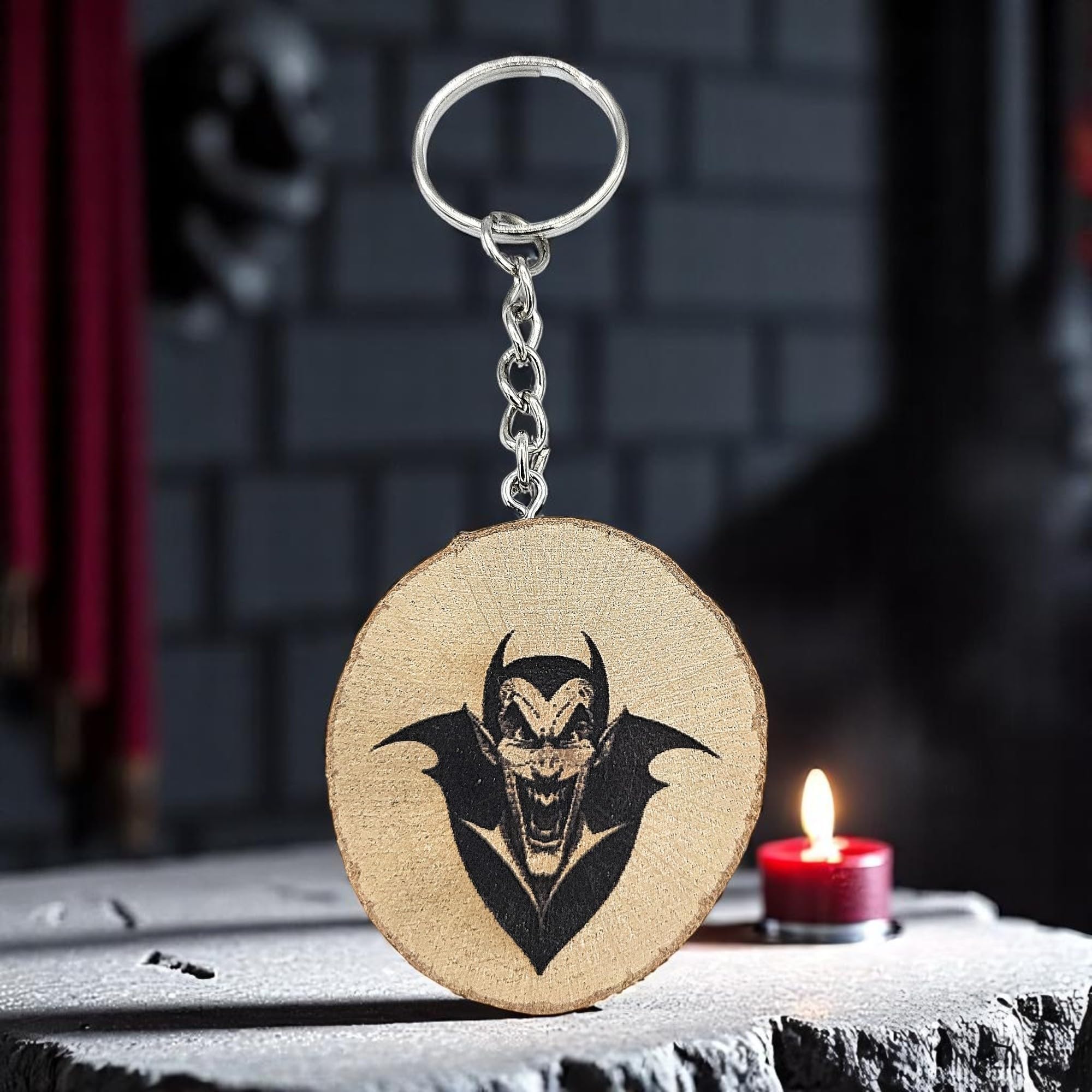 Dracula Nosferatu Vampir Lasergravierter Holz Schlüsselanhänger