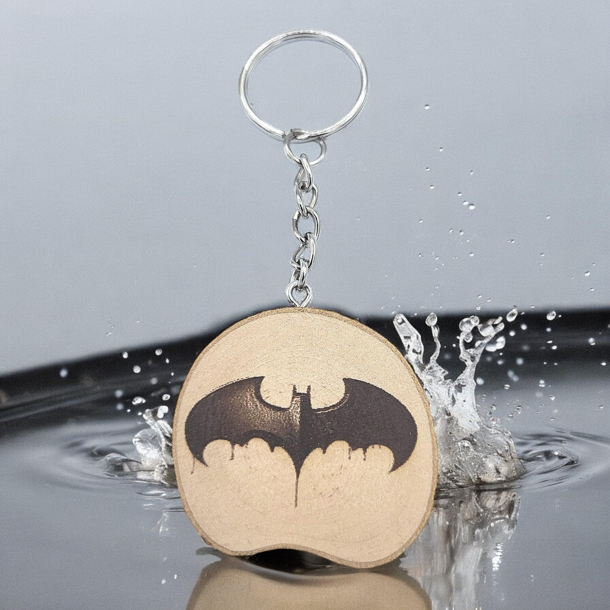 Promotech Batman Superheld Logo Handgefertigter Lasergravierter Einzelstück Schlüsselanhänger aus Holz