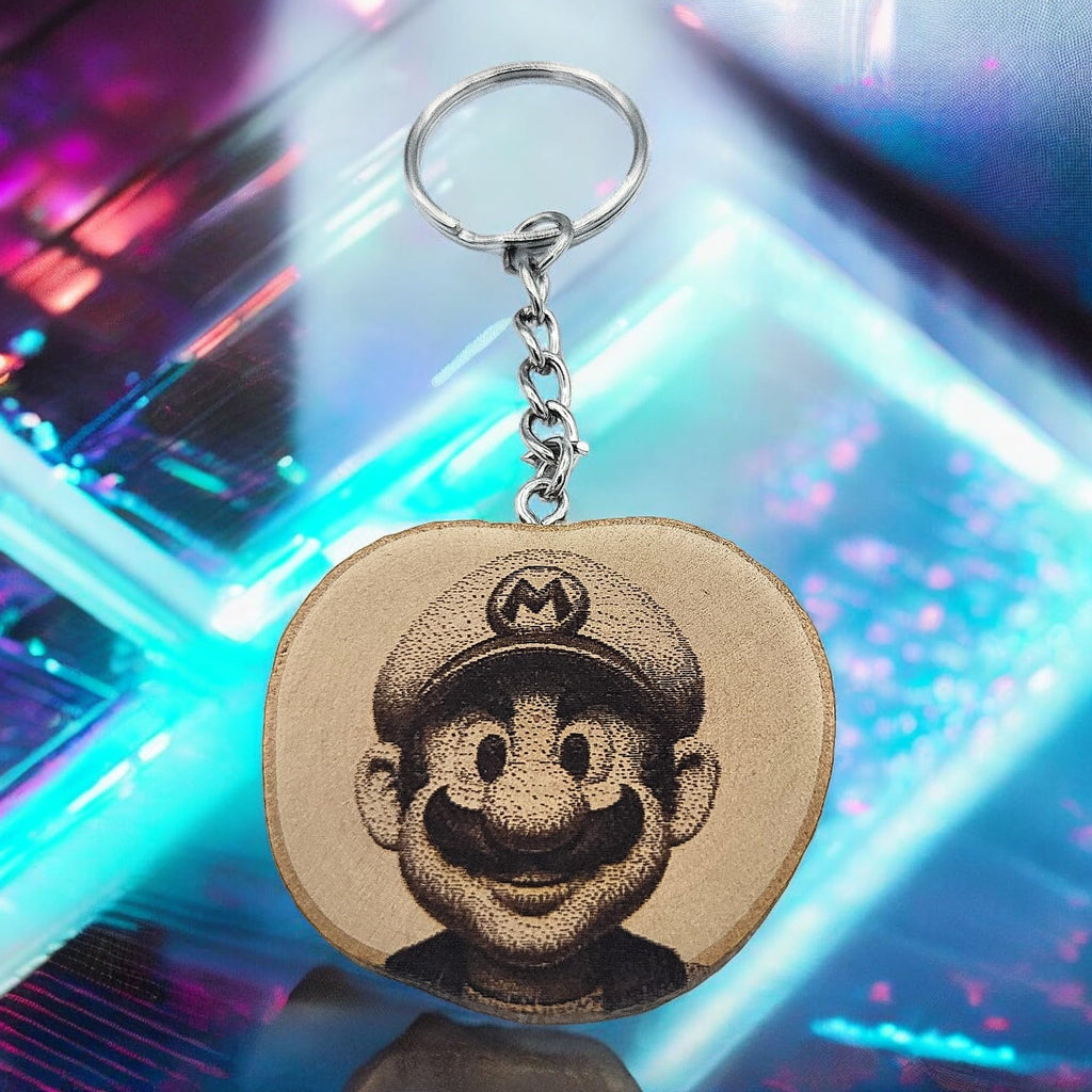 Promotech Gamer Mario Handgefertigter Lasergravierter Einzelstück Schlüsselanhänger aus Holz – Retro Videospiel Design, Naturholz, Geschenkidee für Gamer