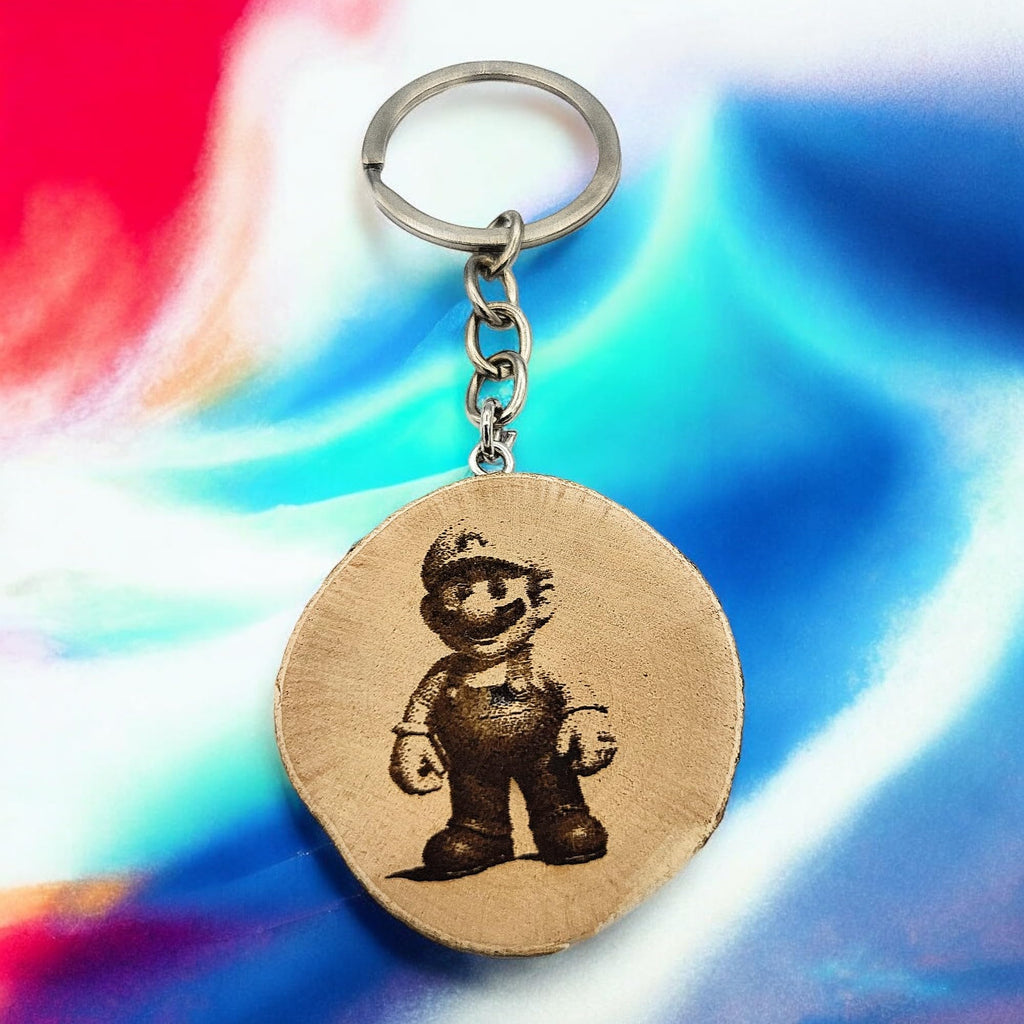 Promotech Gamer Mario Schlüsselanhänger – Handgefertigter, lasergravierter Einzelstück-Schlüsselanhänger aus Naturholz für Gaming-Fans