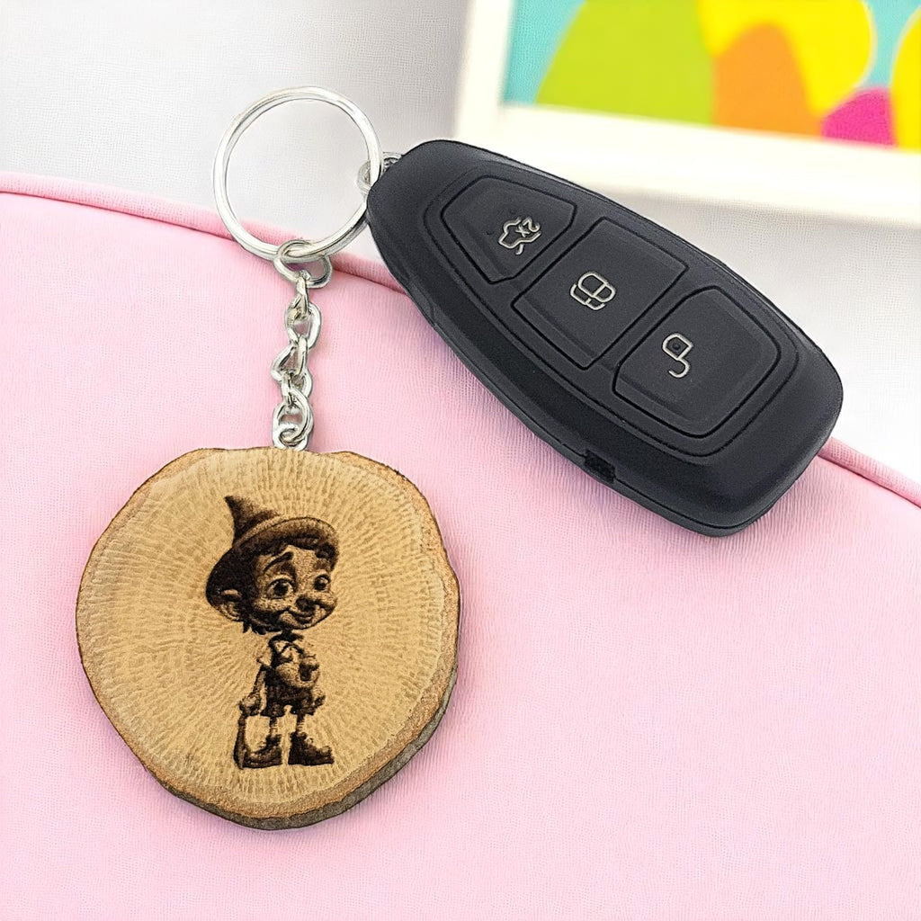 Pinocchio mit Lasergravur Lasergravierter Holz Schlüsselanhänger