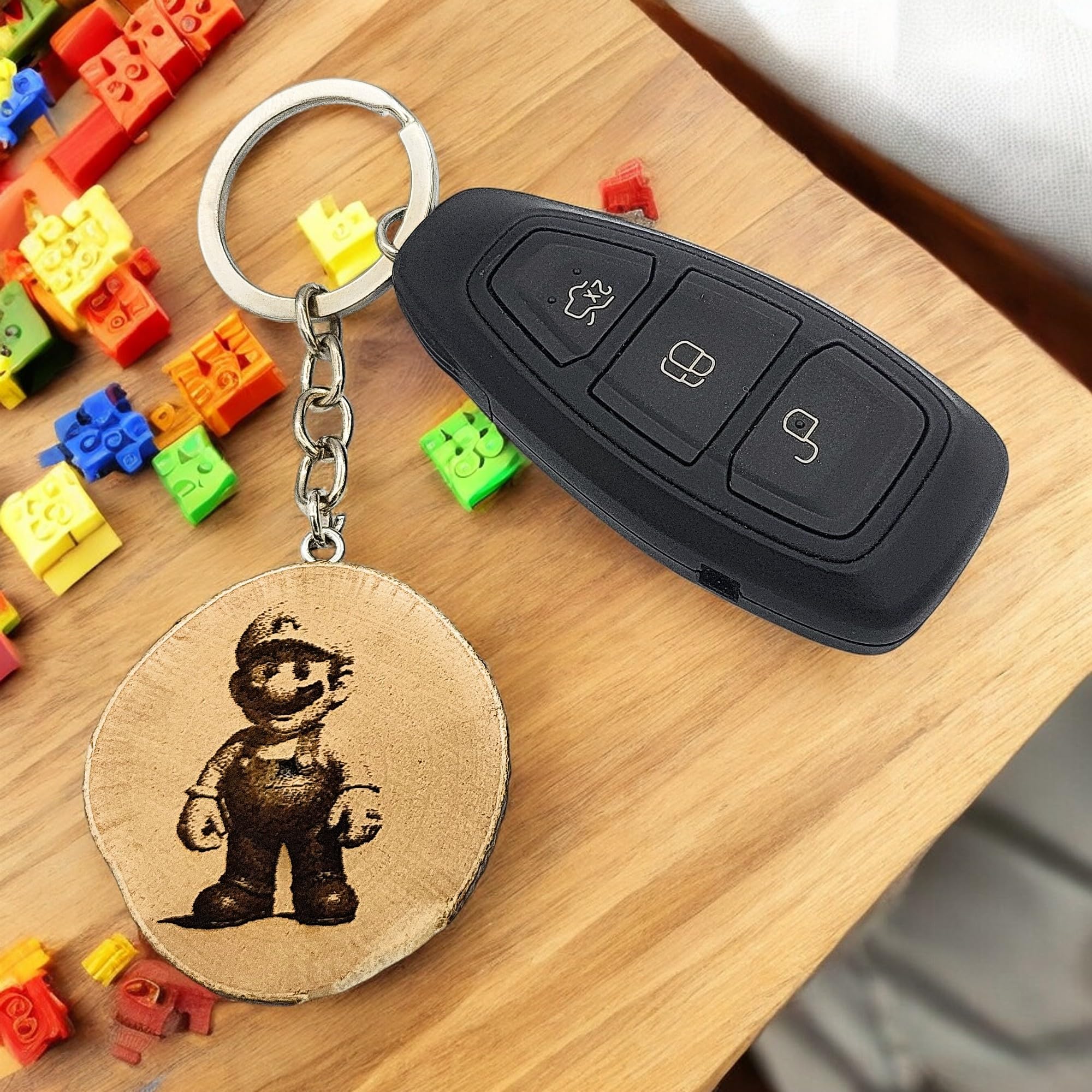Promotech Gamer Mario Schlüsselanhänger – Handgefertigter, lasergravierter Einzelstück-Schlüsselanhänger aus Naturholz für Gaming-Fans