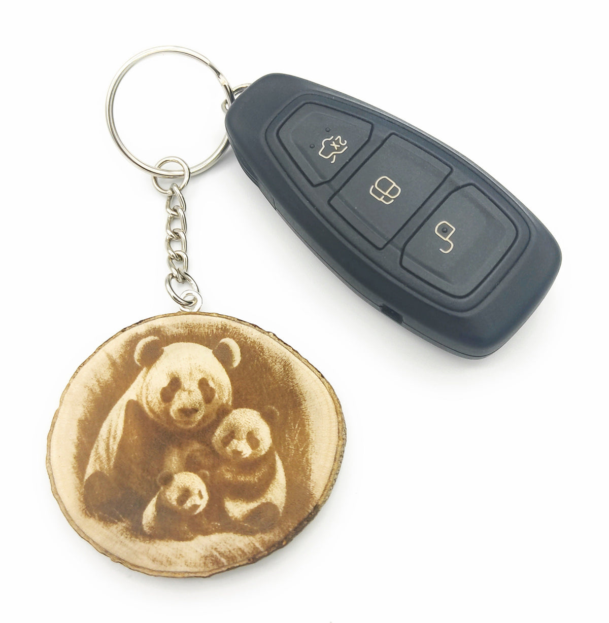 Glückliche Panda Familie Handgefertigter und naturbelassener Einzelstück Lasergravierter Schlüsselanhänger aus Holz