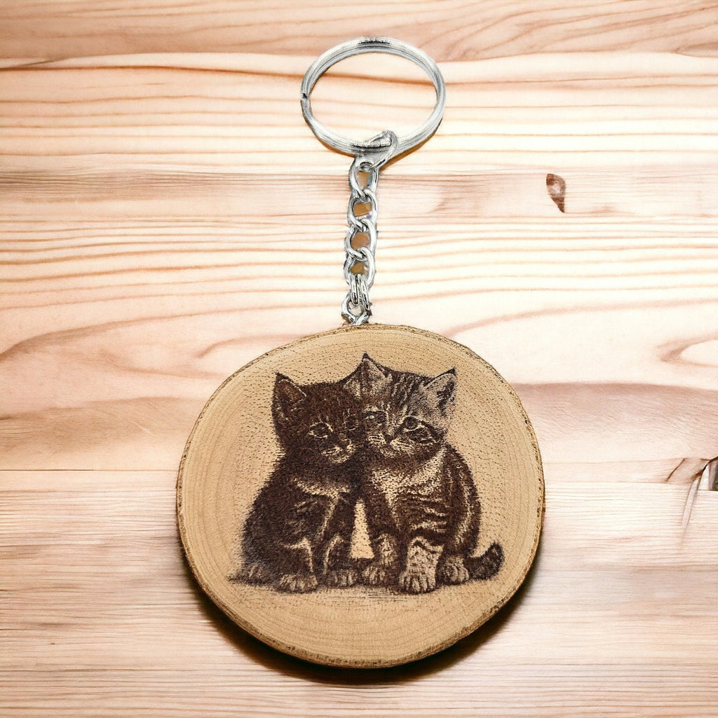 Katzenliebe Handgefertigter und naturbelassener Einzelstück Lasergravierter Schlüsselanhänger aus Holz