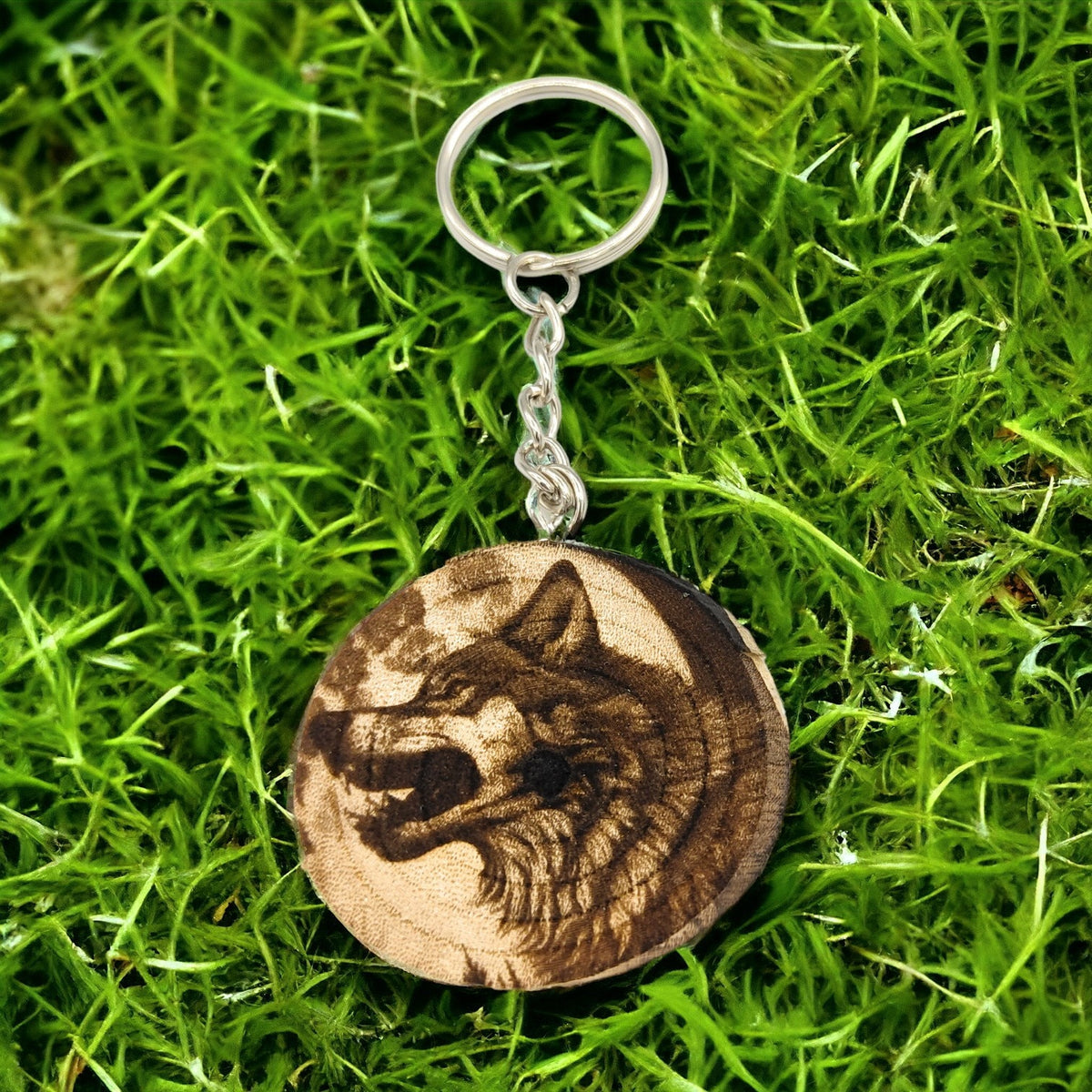 Wolf - Herrscher der Nacht Handgefertigter und naturbelassener Einzelstück Schlüsselanhänger aus Holz