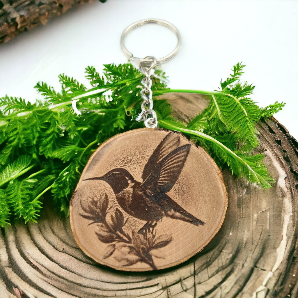 Hübscher Kolibri Handgefertigter und naturbelassener Einzelstück Lasergravierter Schlüsselanhänger aus Holz