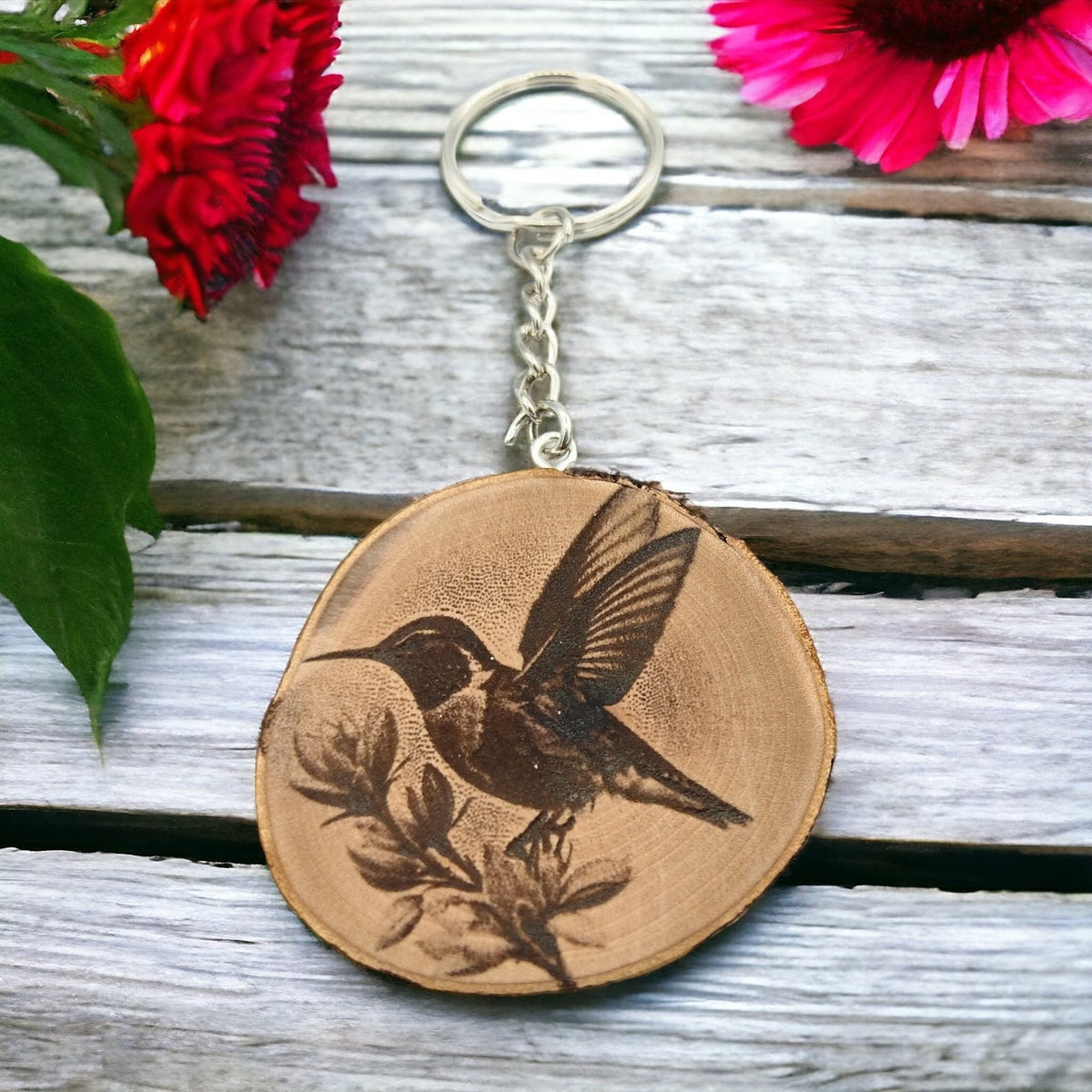 Hübscher Kolibri Handgefertigter und naturbelassener Einzelstück Lasergravierter Schlüsselanhänger aus Holz