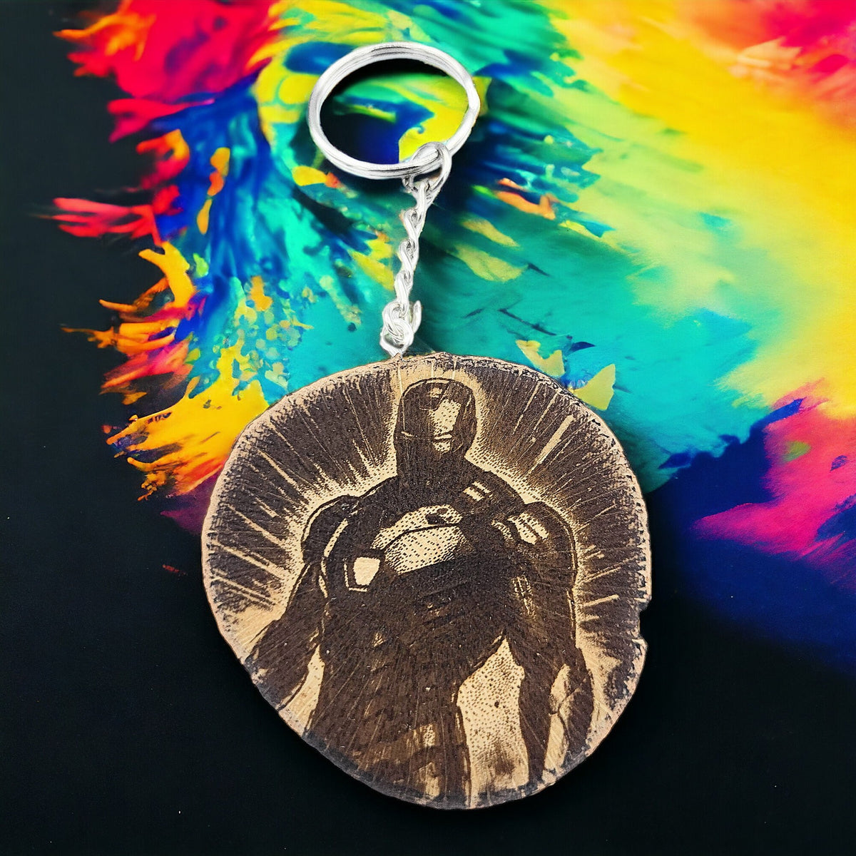 Iron Man Handgefertigter und naturbelassener Einzelstück Lasergravierter Schlüsselanhänger aus Holz