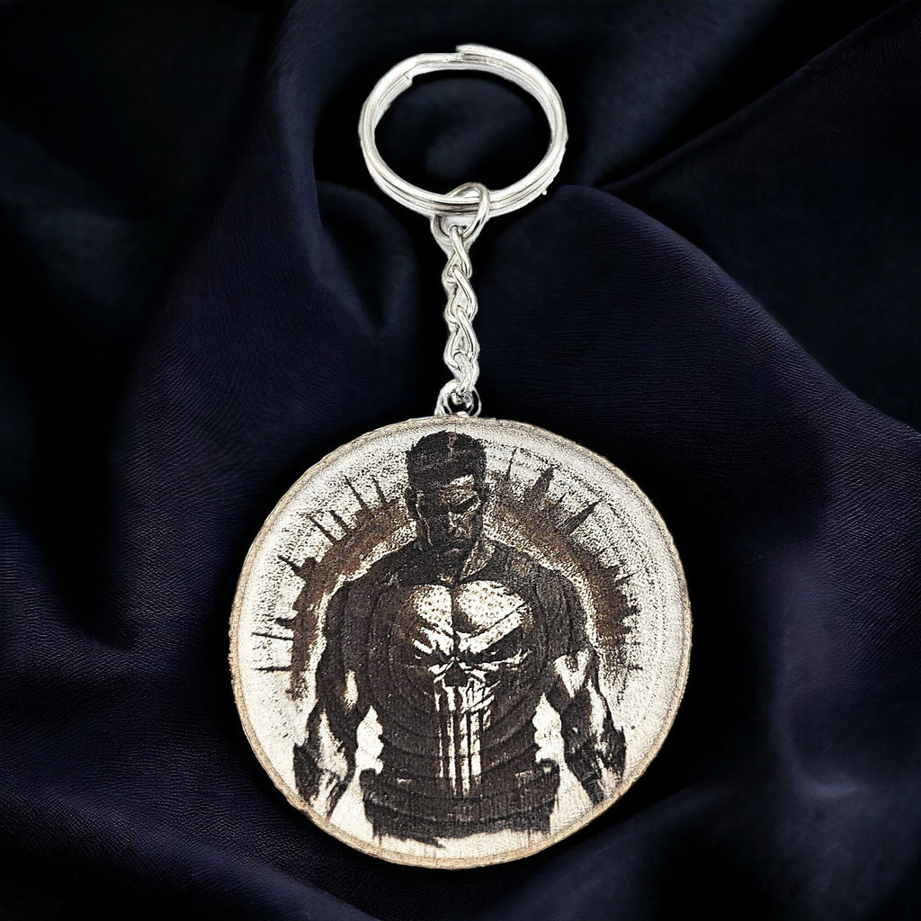 The Punisher Handgefertigter und naturbelassener Einzelstück Lasergravierter Schlüsselanhänger aus Holz