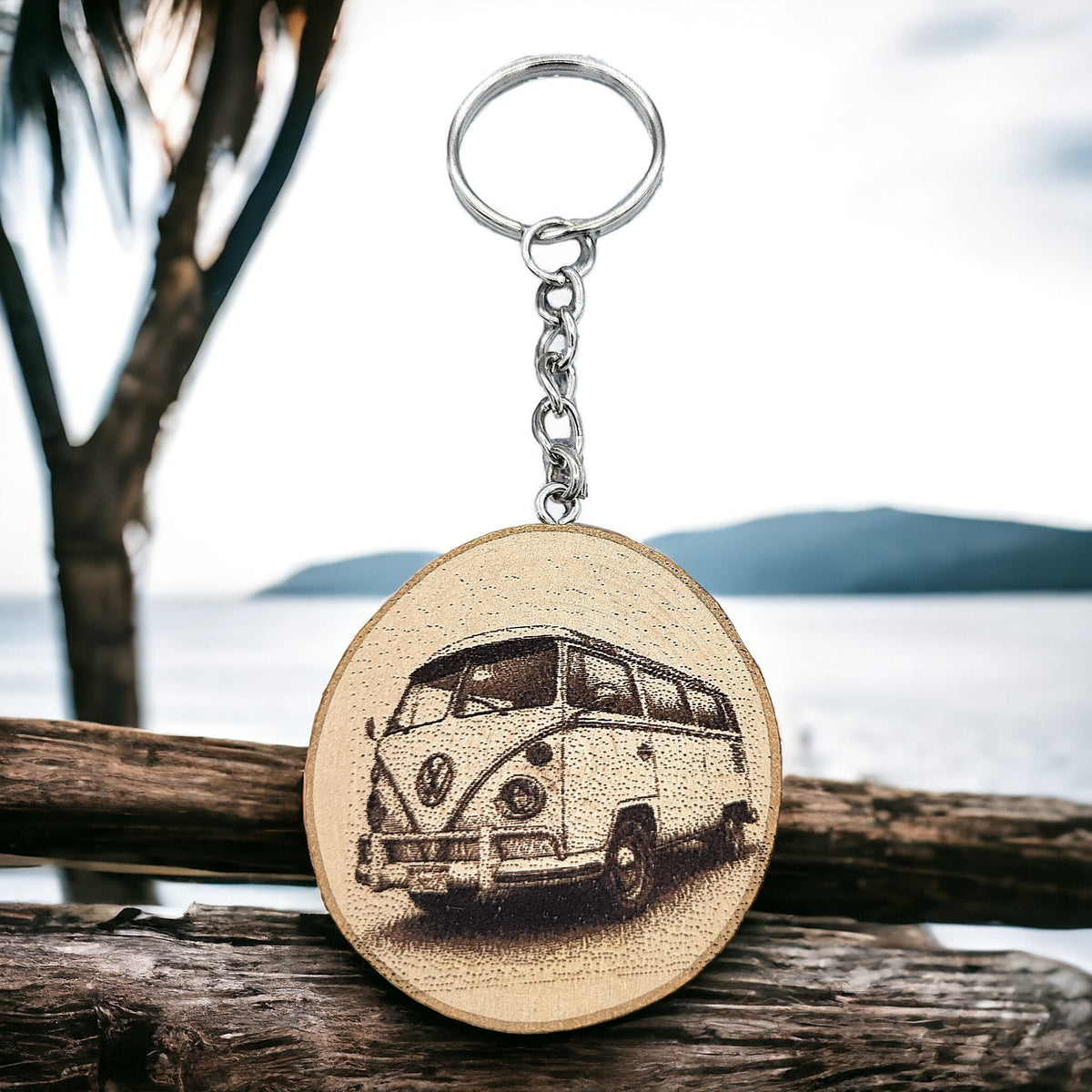 Legendäres Camper Van Handgefertigter und naturbelassener Einzelstück Schlüsselanhänger aus Holz