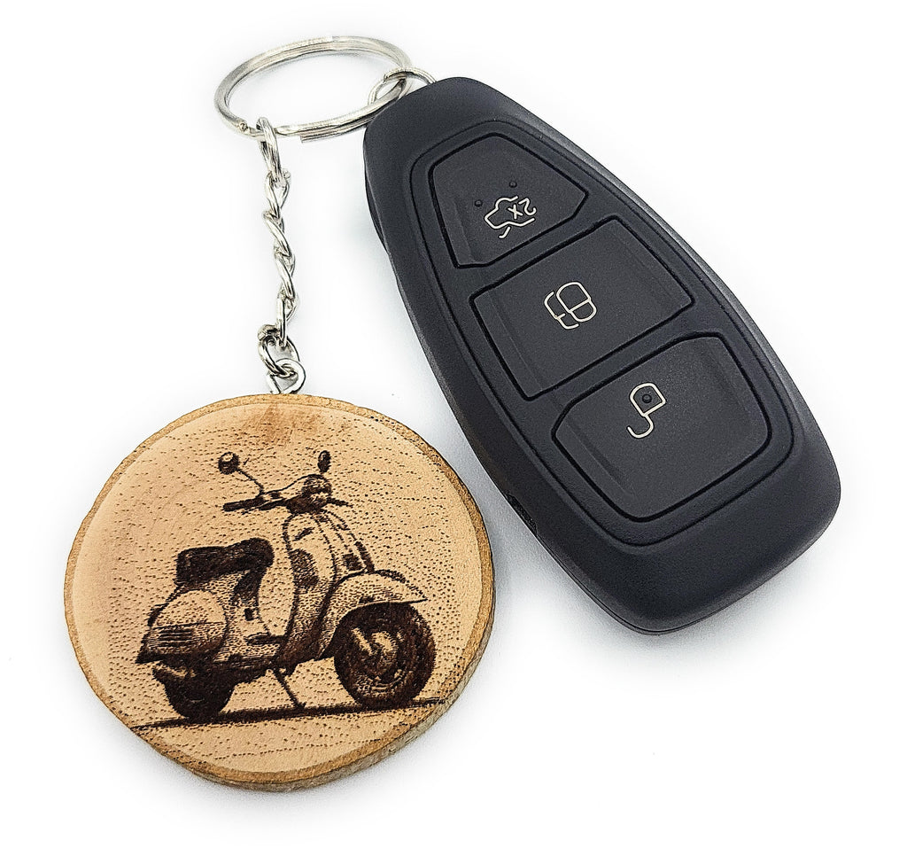 Legendärer Vespa Scooter Handgefertigter und naturbelassener Einzelstück Schlüsselanhänger aus Holz