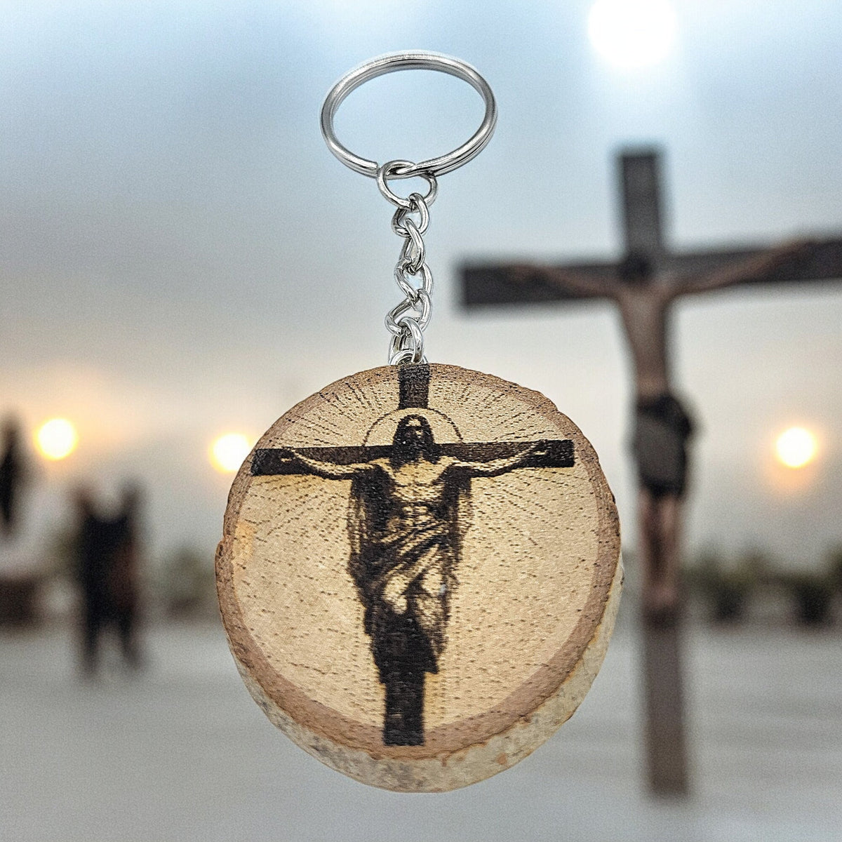 Die Kreuzigung Jesu Handgefertigter und naturbelassener Einzelstück Schlüsselanhänger aus Holz