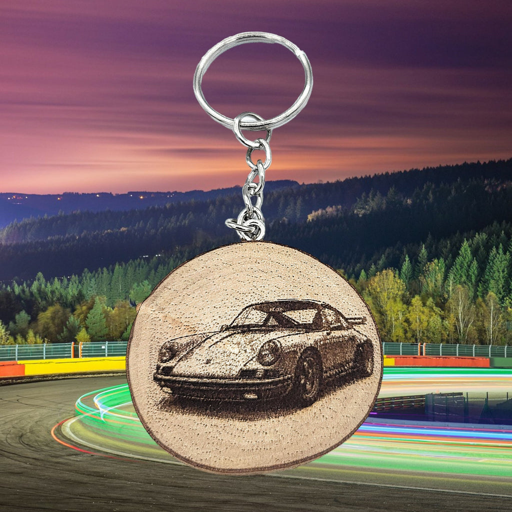 Legendäres Badboys 911 Auto Handgefertigter und naturbelassener Einzelstück Schlüsselanhänger aus Holz