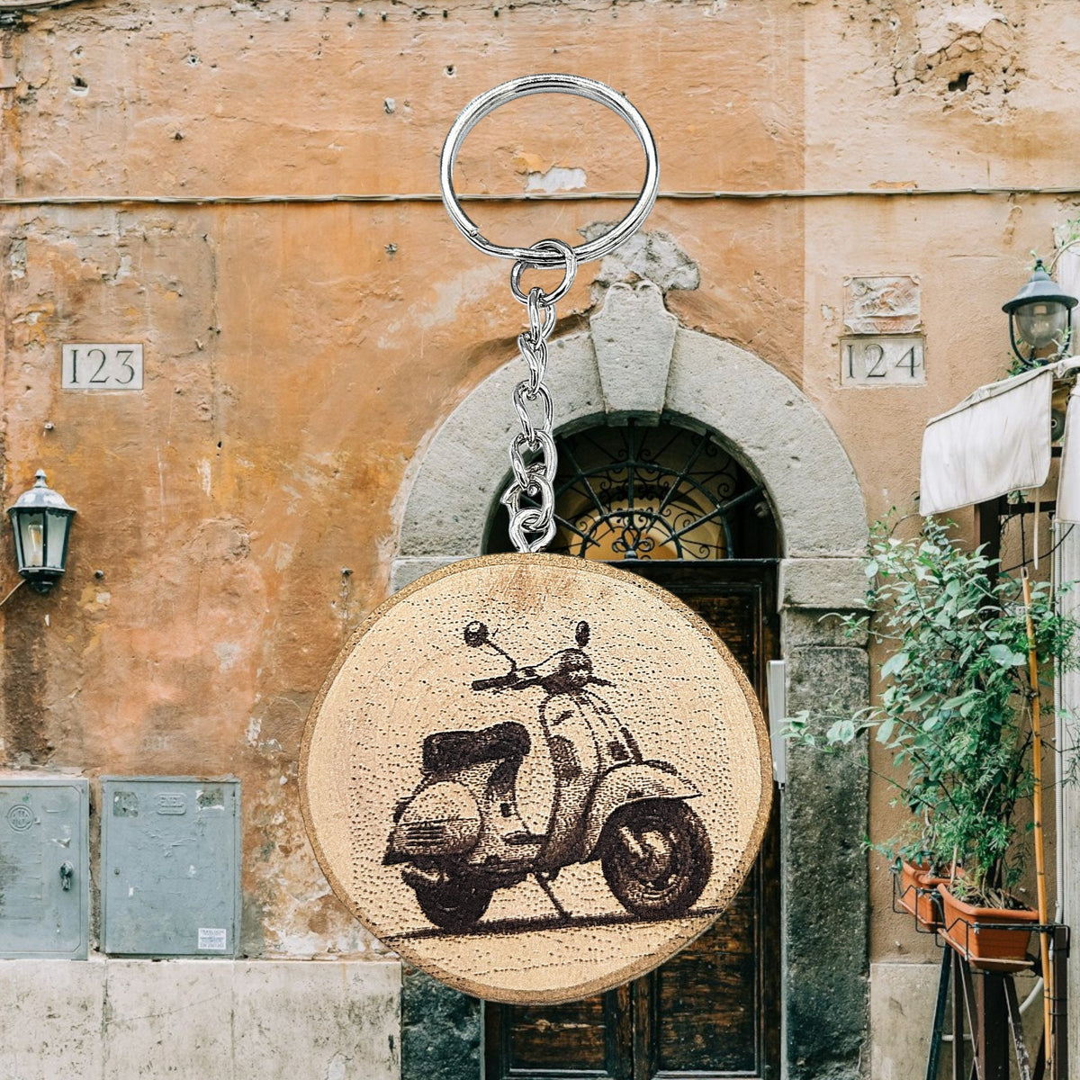 Legendärer Vespa Scooter Handgefertigter und naturbelassener Einzelstück Schlüsselanhänger aus Holz