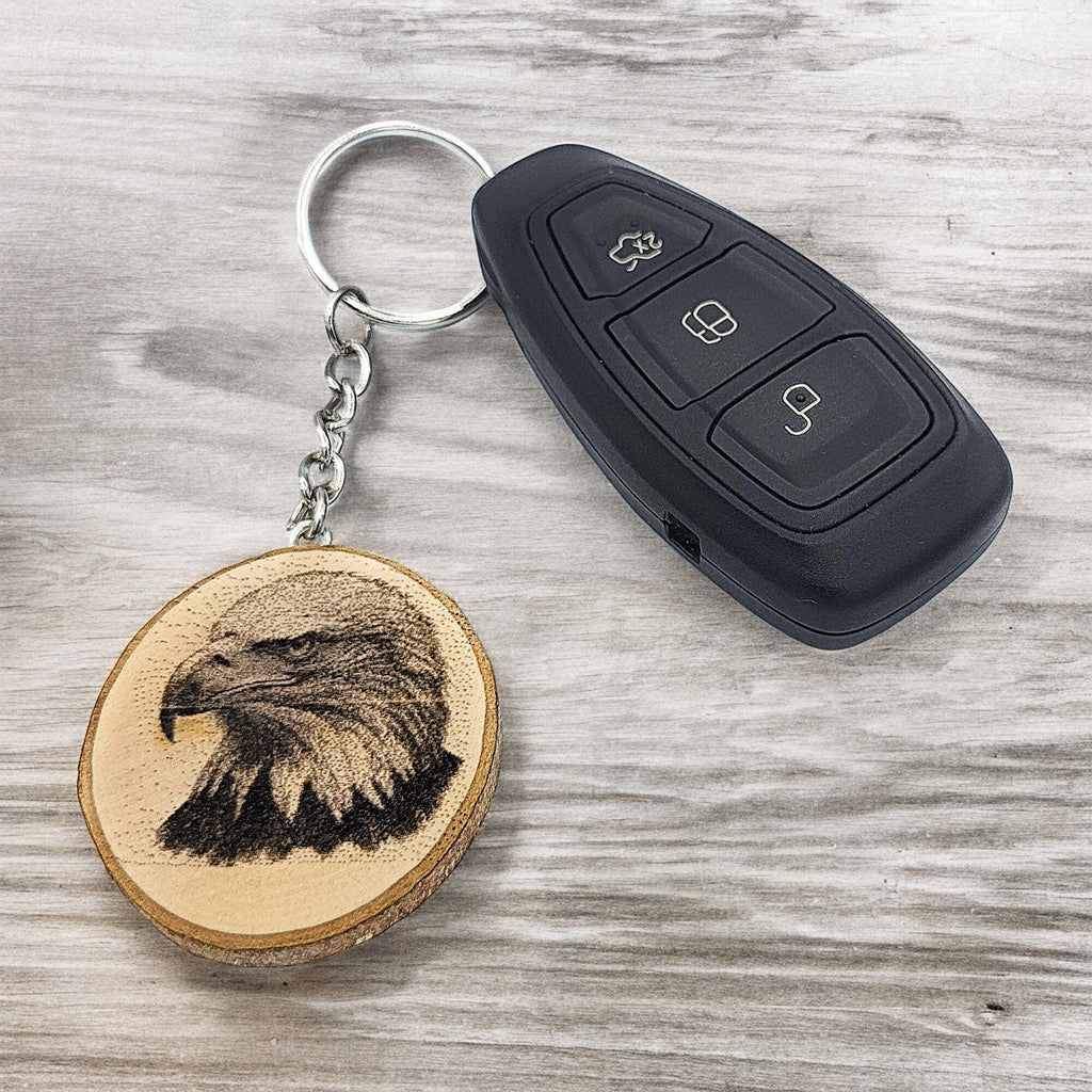 Der Weißkopfseeadler - Handgefertigter und naturbelassener Einzelstück Lasergravierter Schlüsselanhänger aus Holz