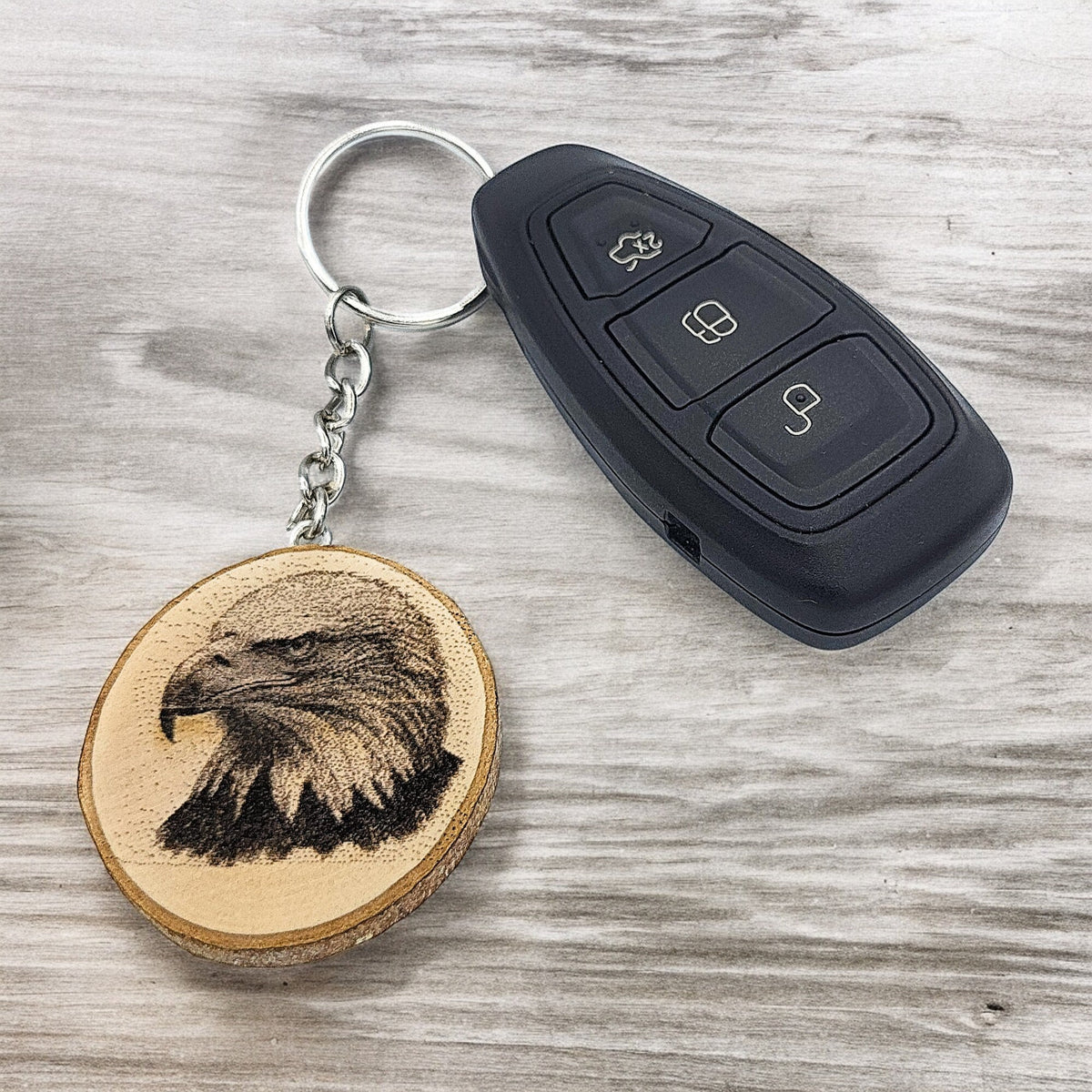 Der Weißkopfseeadler - Handgefertigter und naturbelassener Einzelstück Lasergravierter Schlüsselanhänger aus Holz