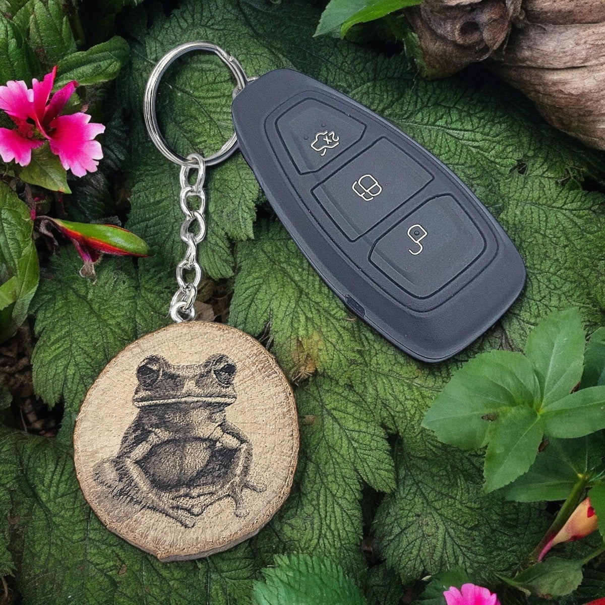 Grüner Baumfrosch Handgefertigter und naturbelassener Einzelstück Lasergravierter Schlüsselanhänger aus Holz