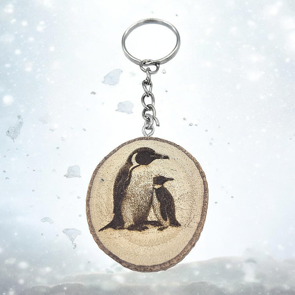 Kaiserpinguin Handgefertigter und naturbelassener Einzelstück Lasergravierter Schlüsselanhänger aus Holz