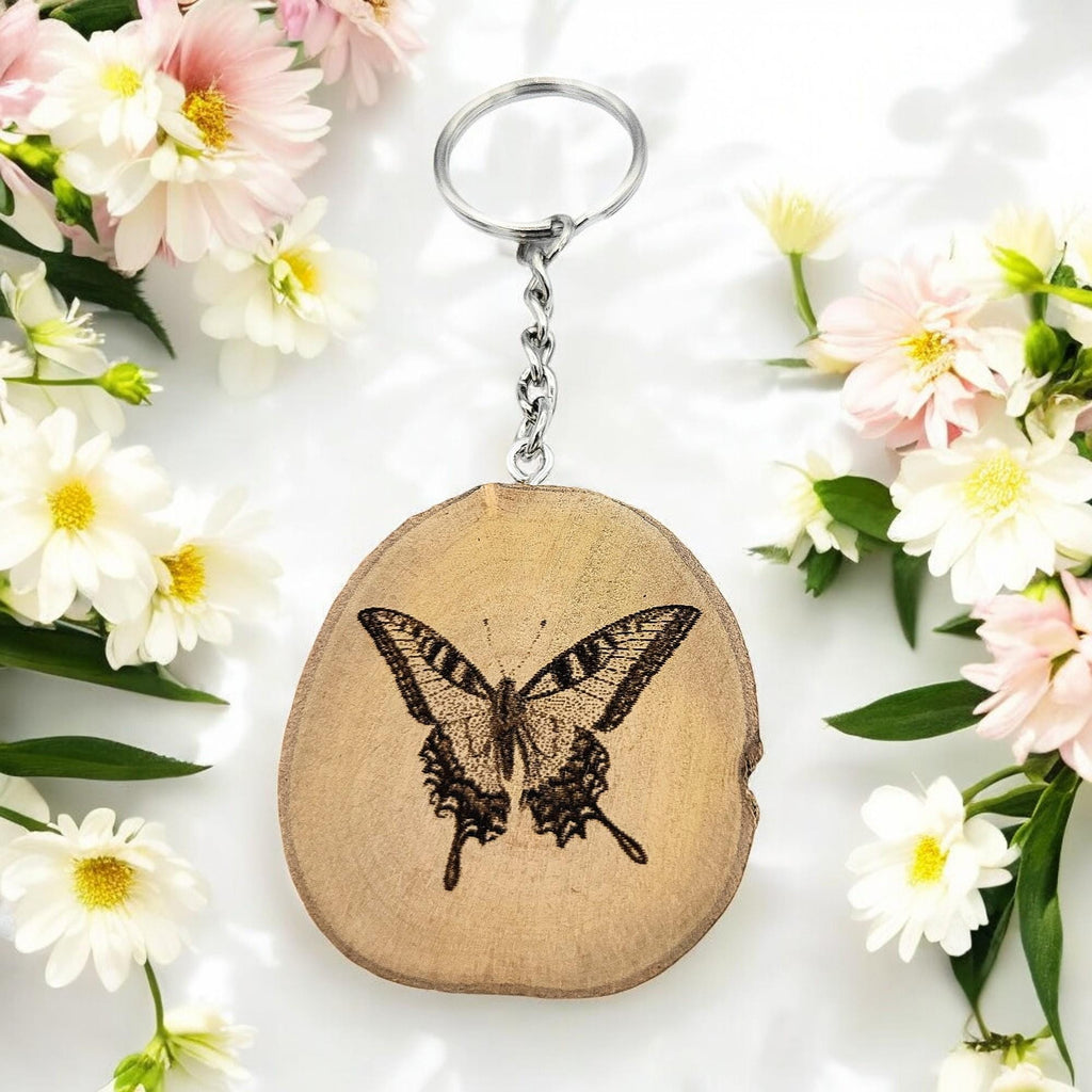 Ritterfalter Schmetterling Handgefertigter und naturbelassener Einzelstück Lasergravierter Schlüsselanhänger aus Holz