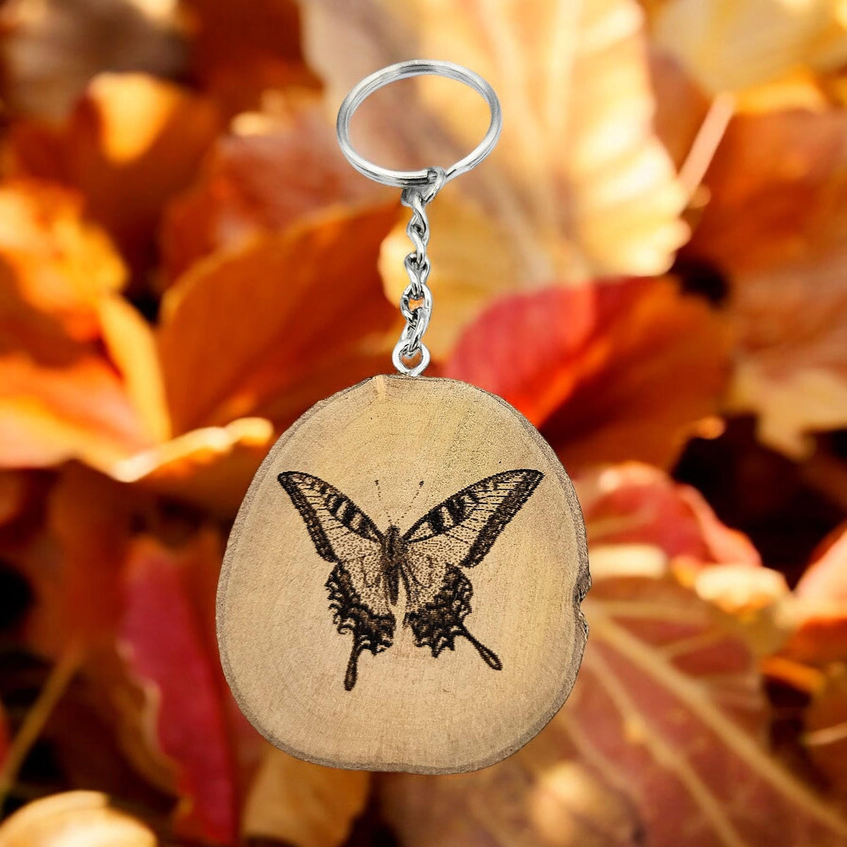 Ritterfalter Schmetterling Handgefertigter und naturbelassener Einzelstück Lasergravierter Schlüsselanhänger aus Holz
