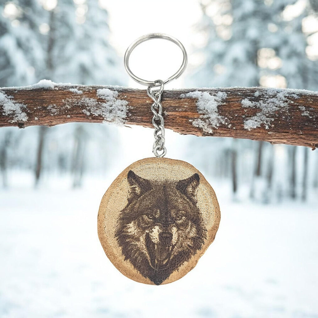 Der Timberwolf - Handgefertigter und naturbelassener Einzelstück Lasergravierter Schlüsselanhänger aus Holz